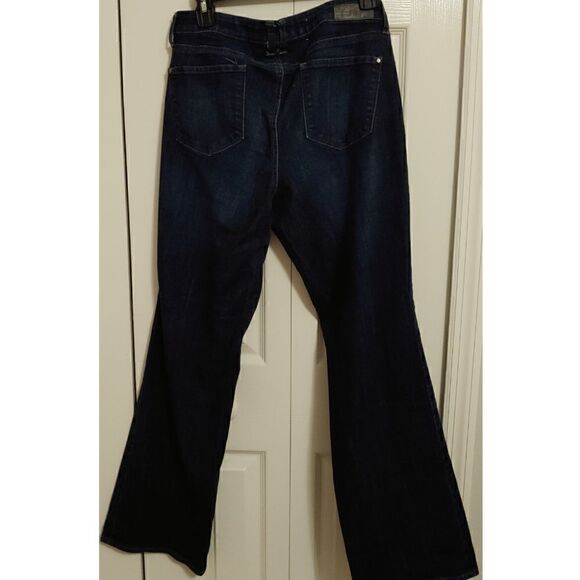 Women's DKNY Slim Boot Cut Jeans Size 14 fits like 12 EUC - Picture 2 of 8